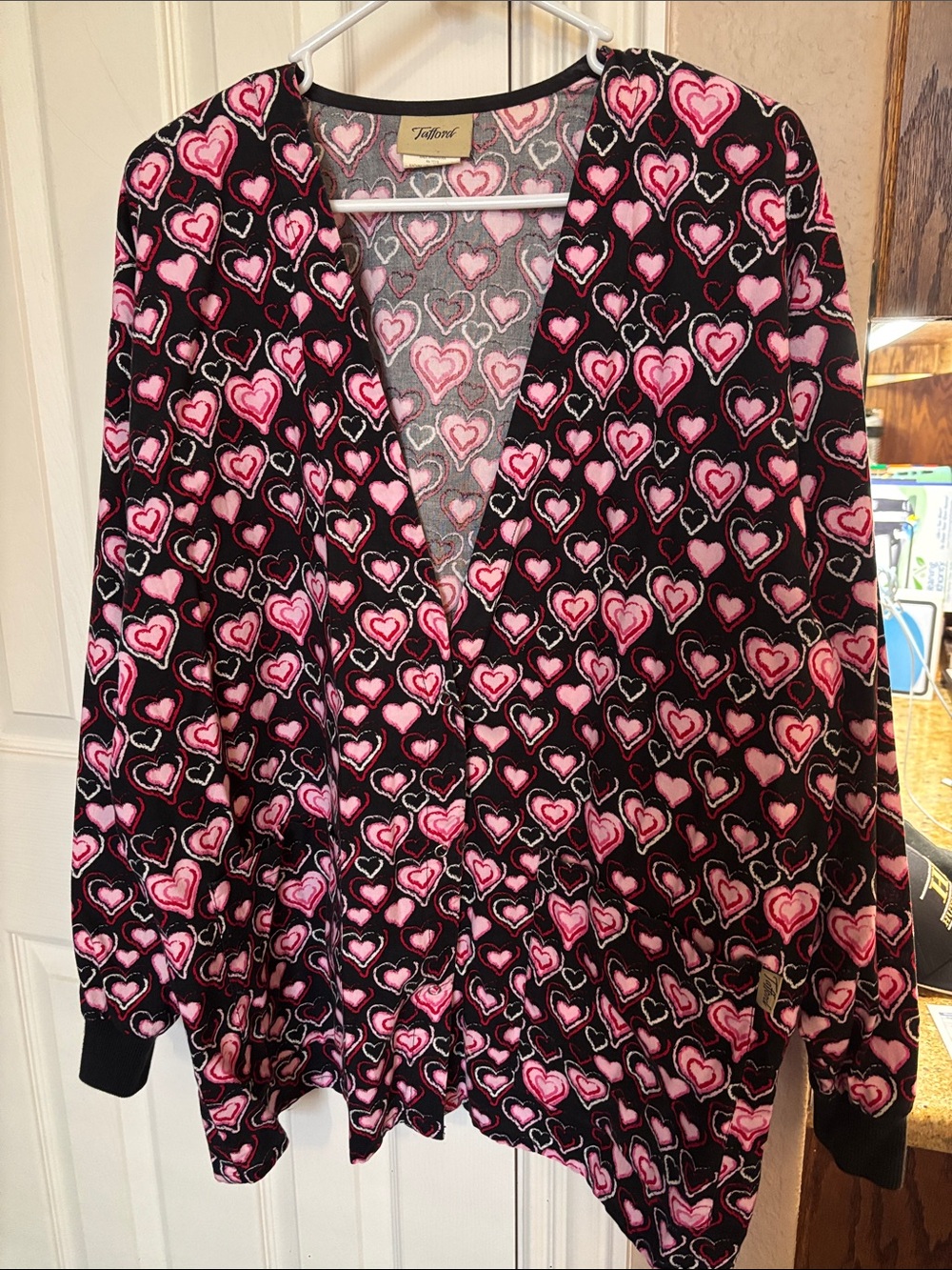 Women's Black Pink Heart-Print V-Neck SCRUB JACKET